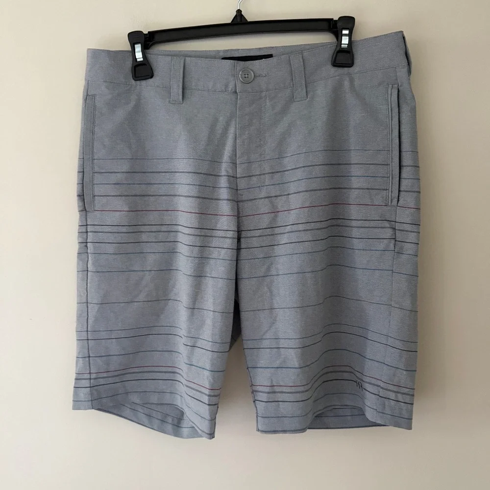 TravisMathew Mens Grey Striped‎ Golf Shorts Size 32 Performance Stretch Casual